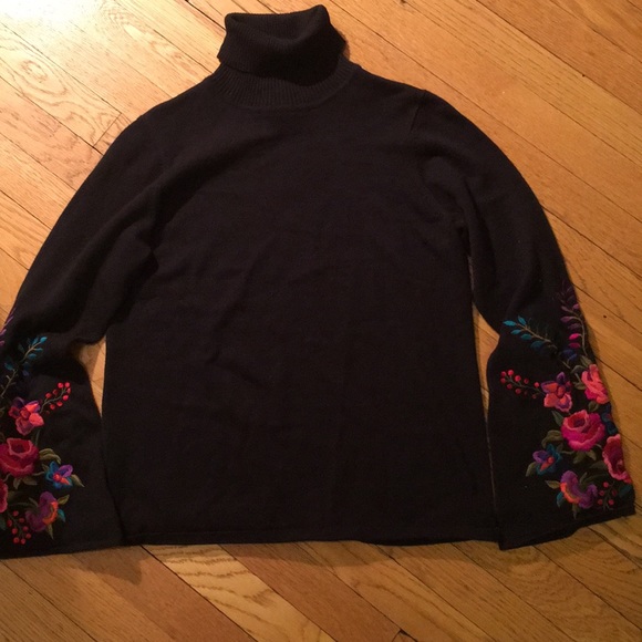 Linea Top - Picture 1 of 6